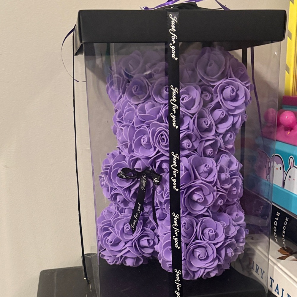 “Forever roses” shaped like a bear